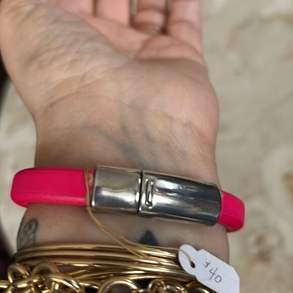 New! Handcrafted Leather Cuff Style Bracelet - Picture 3 of 9